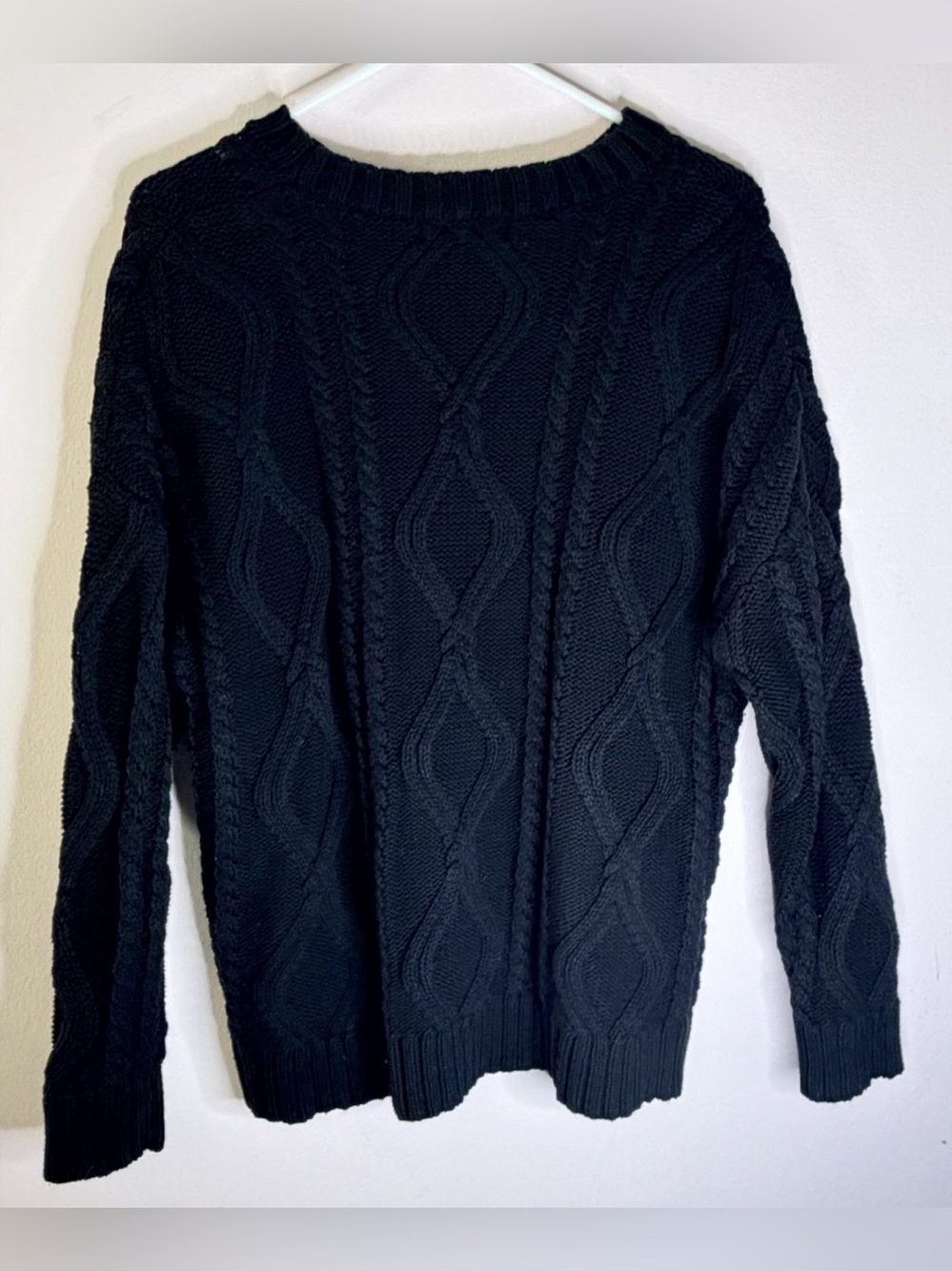 Trendy Queen Cable Knit Crewneck in Black Size Medium